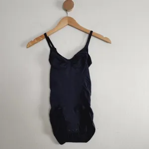 SKIMS Sculpting Bodysuit XS thumbnail 2