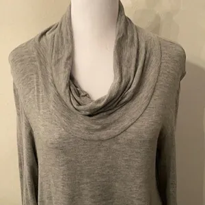 Cha Cha Vente size M long sleeve grey shark bite hem tunic with pockets EUC thumbnail 5