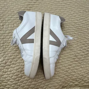 Share Women’s Mia Italia Low Top Sneaker Shoes Sz 8M White & Cream thumbnail 14
