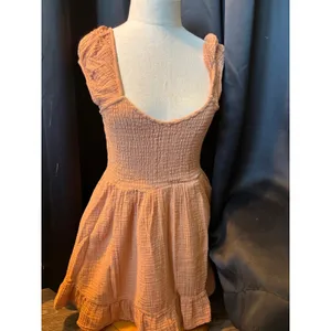 American‎ Eagle Smocked Mini Dress Terracotta Peach Ruffle Hem Size Medium thumbnail 2
