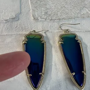 Kendra Scott Skylar Earrings Gold Arrowhead Blue Iridescent Reversible Black‎ thumbnail 8