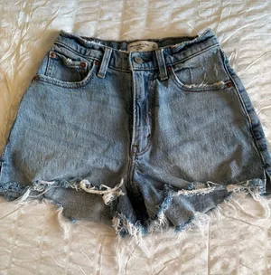 Abercrombie High-Rise Shorts thumbnail 1