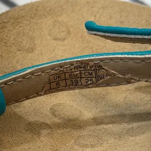 Vionic Sandals Size 8 Teal Leather Gold Studded Orthotic T-Strap‎ Ankle Strap thumbnail 9
