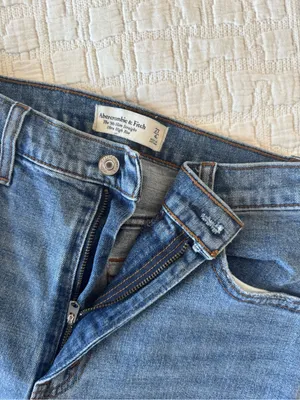 Abercrombie & Fitch Medium Slim Straight Ultra High Rise thumbnail 3