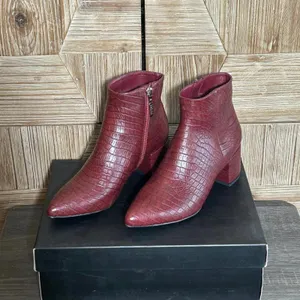 NWT Michael By Michael Shannon Womens Burgundy Croc Embossed Ankle Boots Size 7 thumbnail 2