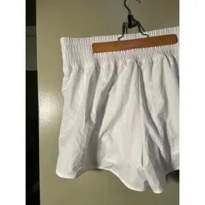 Old Navy Women's Size Large Extra-High Rise Short 3" Inseam White Stretch Tech thumbnail 9