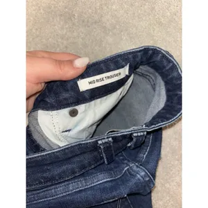 wrangler mid tise trouser raw hem size 24x30‎ dark wash Cut To 30in Inseam thumbnail 6
