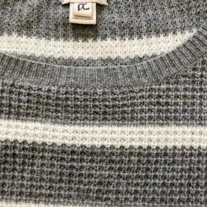 Like New J. Crew Ladies Sweater size L thumbnail 2