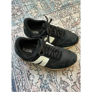 Kizik Milan Black and White Suede Hands-Free Sneakers Unisex Size 11.5 Women’s thumbnail 3