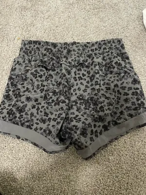 Athleta Mesh Shorts Racer 4" thumbnail 4