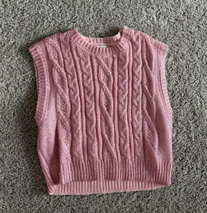 Pink sweater Size L thumbnail 1