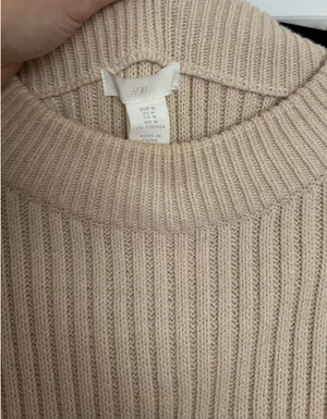 H&M Capped Sleeve Sweater Dress thumbnail 4