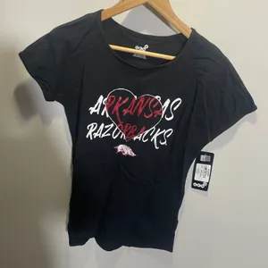 Gen 2 Arkansas Razorbacks Womens Graphic T-Shirt Black Heart Logo NWT Large‎ thumbnail 2