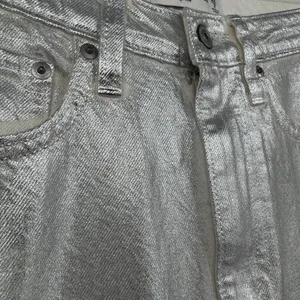 Abercrombie & Fitch Silver Metallic Denim Midi Skirt High Rise Chic Boho Size 26 thumbnail 6