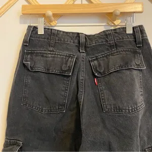 Levi's Black '94 Baggy Cinched Ankle Cargo Jeans size 24 thumbnail 8