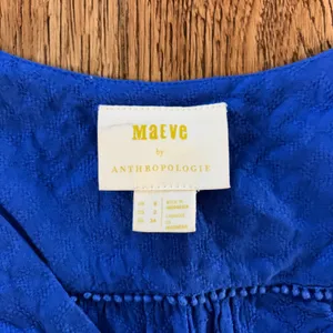Maeve Anthropologie Blue Textured Asymmetric Button Smocked Crop Blouse Top Sz 2 thumbnail 2