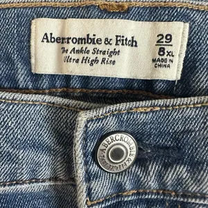 Abercrombie & Fitch Ankle Straight Ultra High Rise Jeans Size 29/8XL Medium Wash thumbnail 5
