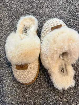 Ugg slippers  thumbnail 3