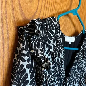 LOFT Black &‎ White Leaf Print Blouse Small Long Sleeve Ruffles Lined Textured thumbnail 13