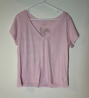 light pink Victoria's Secret graphic t red glitter "LOVE" on back V Neck L thumbnail 1