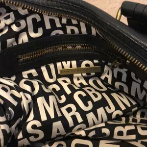 MARC BY MARC JACOBS Totally Turnlock Core Bowler Bag Blk Leather Brass Hardware thumbnail 6