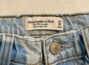 Abercrombie 90s ultra high rise straight jeans thumbnail 3