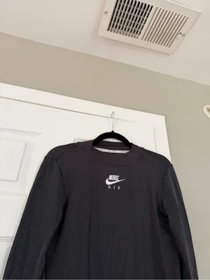 Nike Air Embroidered Logo Black Long Sleeve Workout Top Gym Athletic Hiking thumbnail 2
