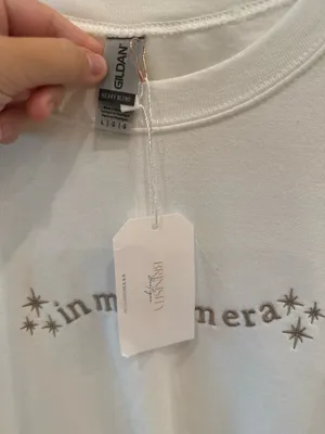 Gildan White “In My Mom Era” Embroidered Crewneck Sweatshirt Large NWT thumbnail 4
