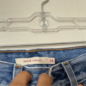 Levi’s Wedgie Straight Jeans Women’s Size 24 High Rise Distressed Raw Hem thumbnail 2