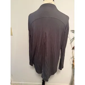Lululemon Long Sleeve Top Grey Pleated Back‎ Athletic Athleisure Women's thumbnail 2