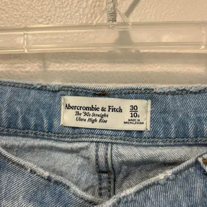 Abercrombie & Fitch | Curve Love Ultra High Rise 90s Straight Jeans‎ Size 30/10S thumbnail 6