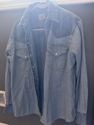 Levi’s Long Sleeve thumbnail 1