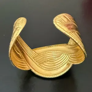 Vintage AVON Moroccan Weave Wide Cuff Chunky Statement Gold Tone Bangle Bracelet thumbnail 9