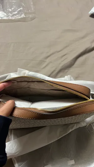 Michael Kors Crossbody thumbnail 2