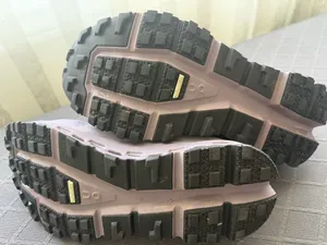 On Cloud Running Shoes thumbnail 3