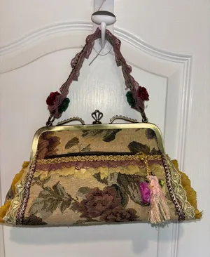 Vintage Victorian Style Floral Tapestry Purse Metal Clasp Frame Muxed Textures thumbnail 1