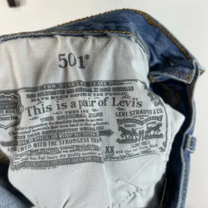 Levi's Women's 501 Light Wash Button Fly Distressed‎ Jean Shorts Sz 28 Boho thumbnail 6