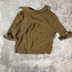Zara Women’s XS Olive Brown Crinkle Button Front Blouse Roll Tab Sleeve Shirt thumbnail 9