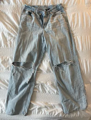 American Eagle High-Rise Light Wash Wide Leg Jeans thumbnail 1