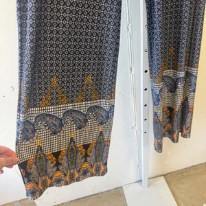 Dressbarn Paisley Border Print Wide Leg Stretch Pants Size Medium Boho Festival thumbnail 4