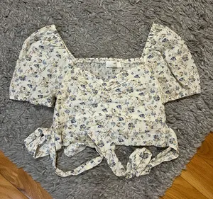 These Three Boutique Floral Tie back Top thumbnail 4