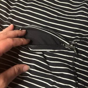 Lululemon Base Runner 1/2 Zip Jacket Size 4 Black White Stripe Rulu Running Top thumbnail 8