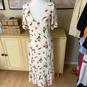 REFORMATION Nantes Dress in the Bianca Tulip Print Midi Size‎ 10 thumbnail 4