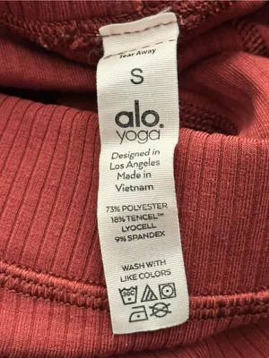 ALO Yoga Women’s Ribbed High Waist 7/8 Blissful Leggings in Cranberry Small thumbnail 6