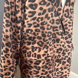 Women’s Lightweight Leopard Print 2 Piece Pant Suit Set Size M NEW thumbnail 7