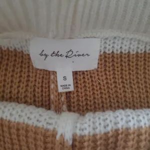 Striped Knit Women Shorts - White and Brown Size Small With Tags thumbnail 3