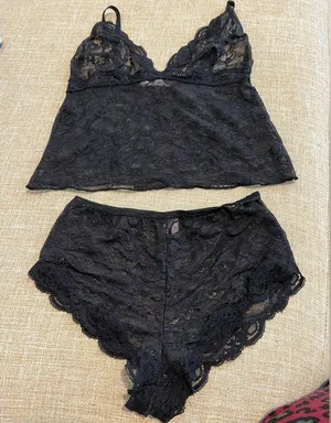 Victoria’s Secret lingerie set thumbnail 1