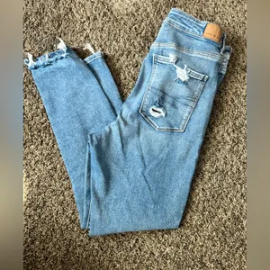 American Eagle Traded Distressed Skinny Jeans Now Showing @pixie_lush ONLY❣️ thumbnail 2
