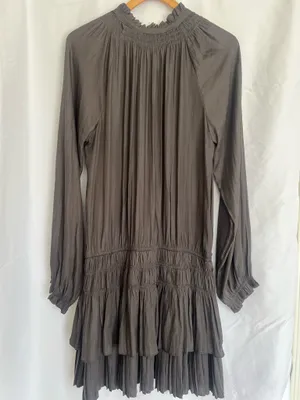 Mustard Seed Charcoal Gray Pleated Tiered Mini Dress thumbnail 8