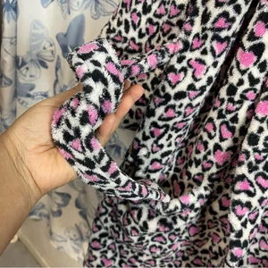 Victoria’s Secret Heart Leopard Print Robe SZ M/L thumbnail 7